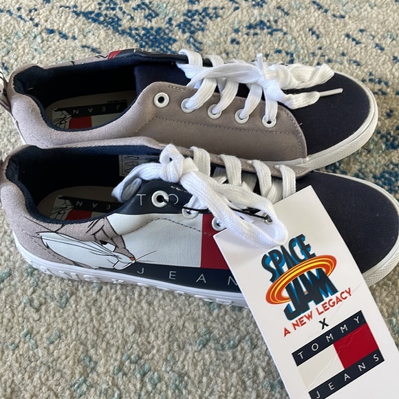 Tommy Jeans Space Jam sneaker collab size 4 NWT - Picture 4 of 5